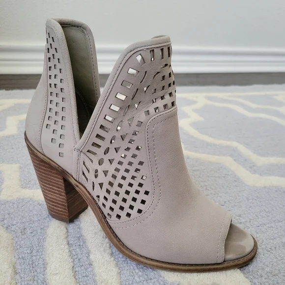 Jessica Simpson Peep Toe Shooties - Picture 7 of 12
